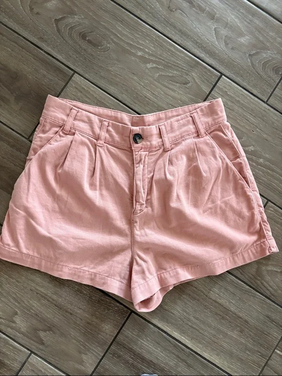 Free People Billie Front Pleat Chino Shorts In Rosie pink Size 6 - Picture 2 of 6